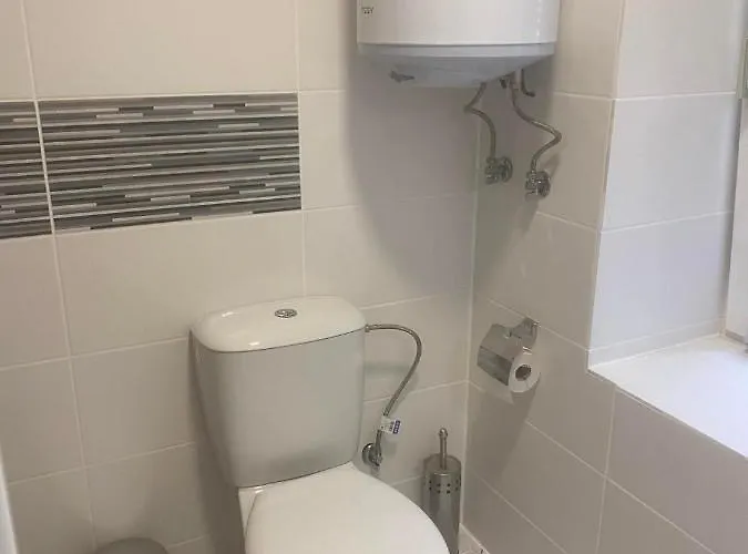 Nv לינה וארוחת בוקר 3*