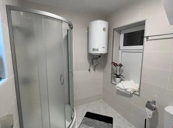 לינה וארוחת בוקר Nv