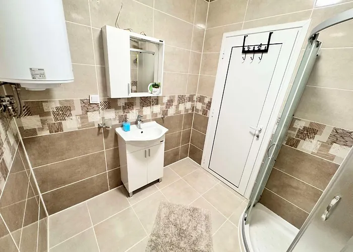 לינה וארוחת בוקר Nv 3*